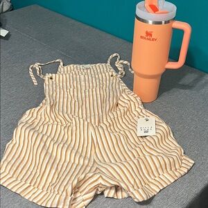 Stanley Peach Tumbler with Billabong romper